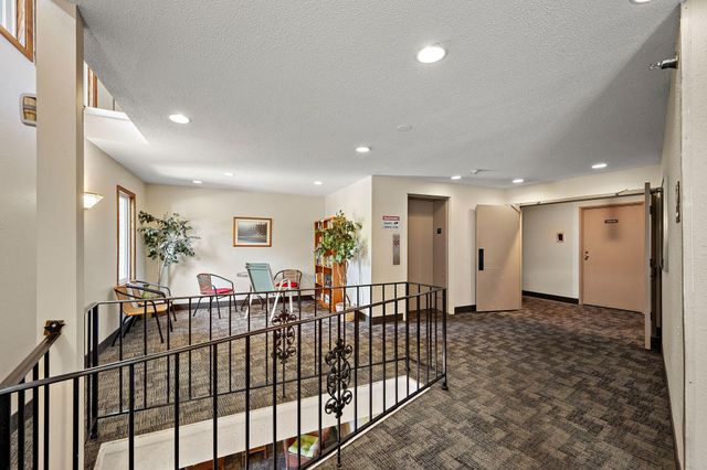 10301 Cedar Lake Road 201, Hopkins, MN 55305