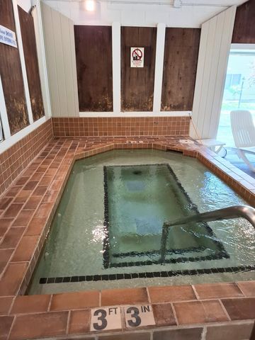 10301 Cedar Lake Road 201, Hopkins, MN 55305