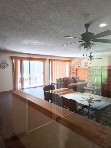 10301 Cedar Lake Road 201, Hopkins, MN 55305