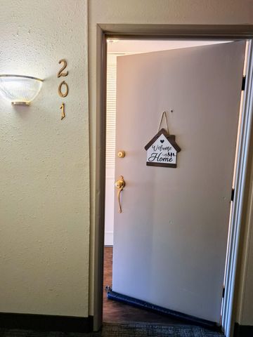 10301 Cedar Lake Road 201, Hopkins, MN 55305