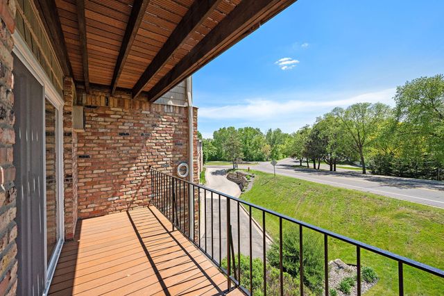 10301 Cedar Lake Road 201, Hopkins, MN 55305