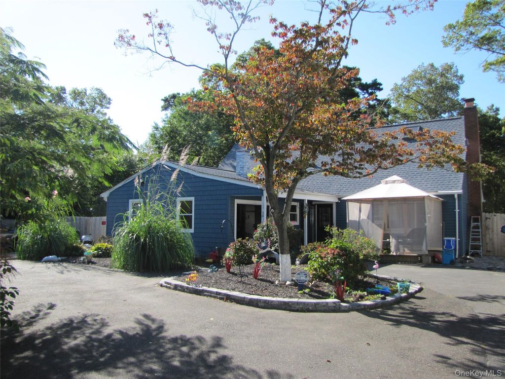 154 Woodland Avenue, Central Islip, NY 11722