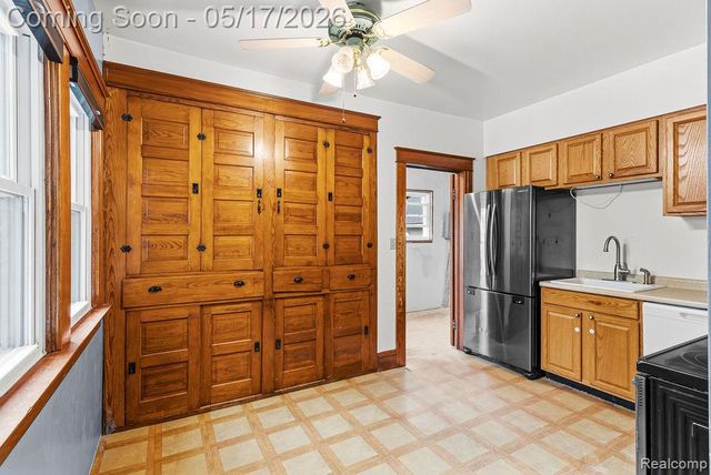 305 N Almont Avenue, Imlay City, MI 48444