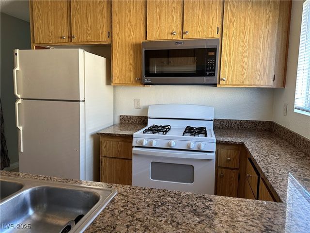 6841 Arroyo Avenue, Las Vegas, NV 89103