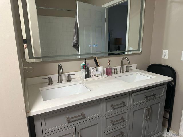 55 MORROSS Circle, Dearborn, MI 48126