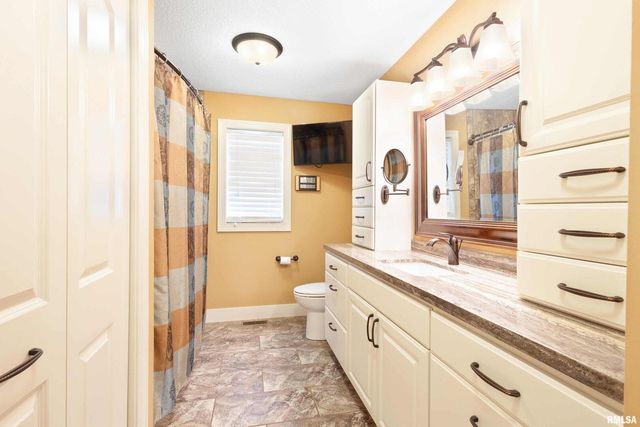 24711 178TH Street, Pleasant Valley, IA 52767