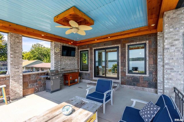 24711 178TH Street, Pleasant Valley, IA 52767