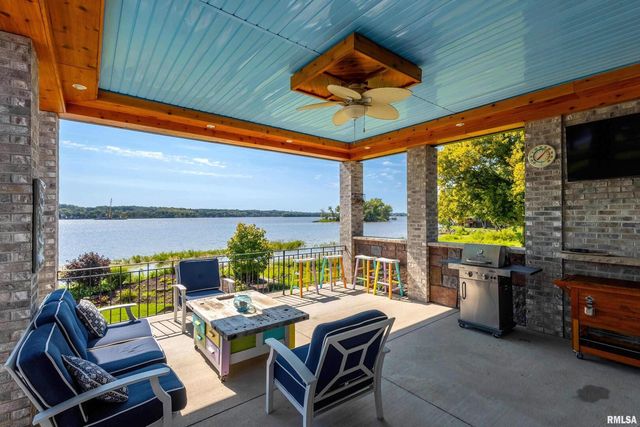 24711 178TH Street, Pleasant Valley, IA 52767