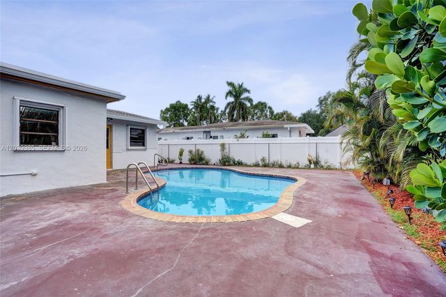 1530 N 73rd Ave, Hollywood, FL 33024