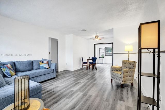 1530 N 73rd Ave, Hollywood, FL 33024