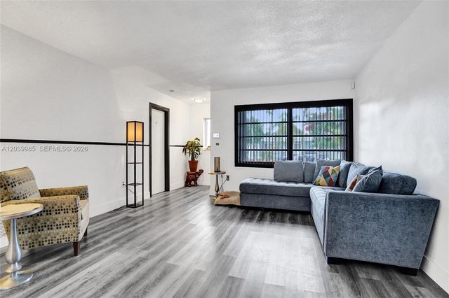 1530 N 73rd Ave, Hollywood, FL 33024