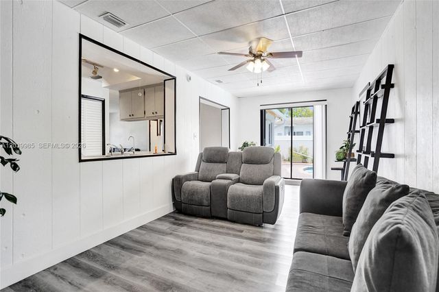 1530 N 73rd Ave, Hollywood, FL 33024