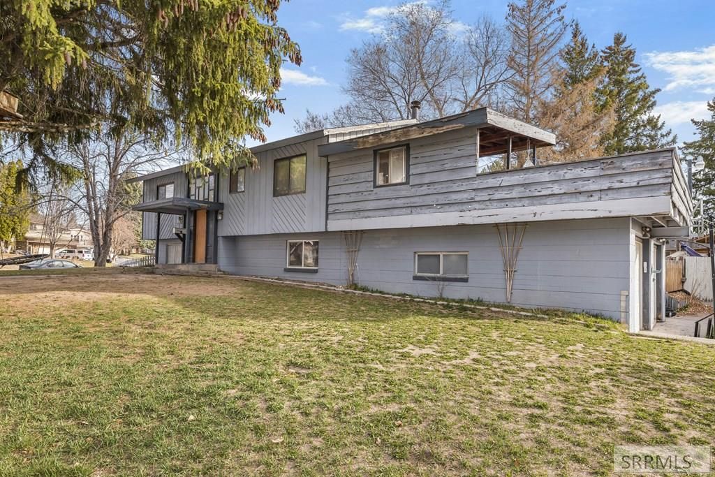 Image 3 of property listing at 1646 Westwood Street, Idaho Falls, ID 83402