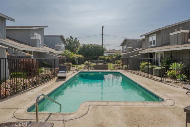 345 University Drive F4, Costa Mesa, CA 92627