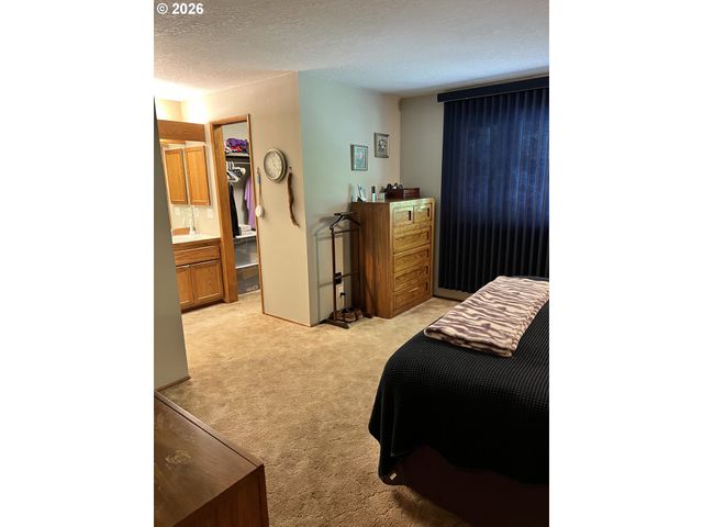 1111 RISDEN Pl, Eugene, OR 97404