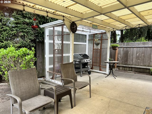 1111 RISDEN Pl, Eugene, OR 97404