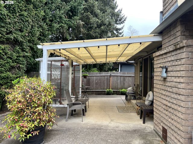1111 RISDEN Pl, Eugene, OR 97404