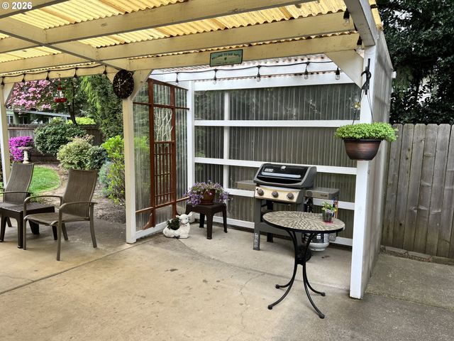 1111 RISDEN Pl, Eugene, OR 97404