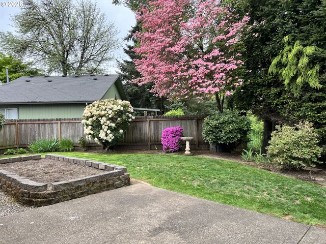 1111 RISDEN Pl, Eugene, OR 97404