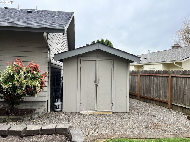 1111 RISDEN Pl, Eugene, OR 97404