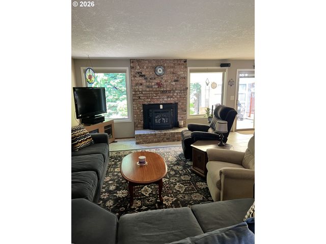 1111 RISDEN Pl, Eugene, OR 97404