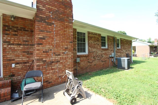 109 Allen Court, Boiling Springs, SC 29316