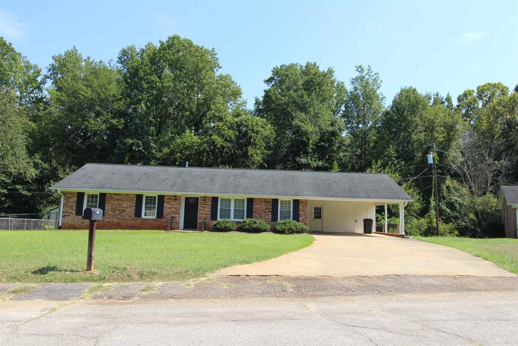 109 Allen Court, Boiling Springs, SC 29316