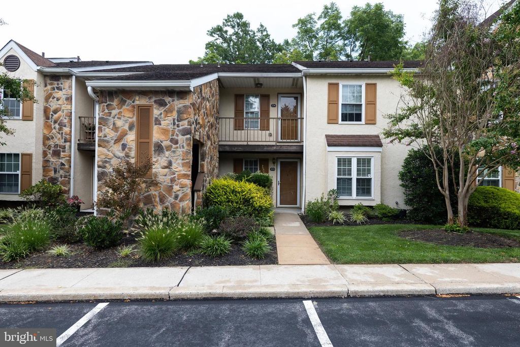 274 VALLEY STREAM LN, WAYNE, PA 19087 — exterior