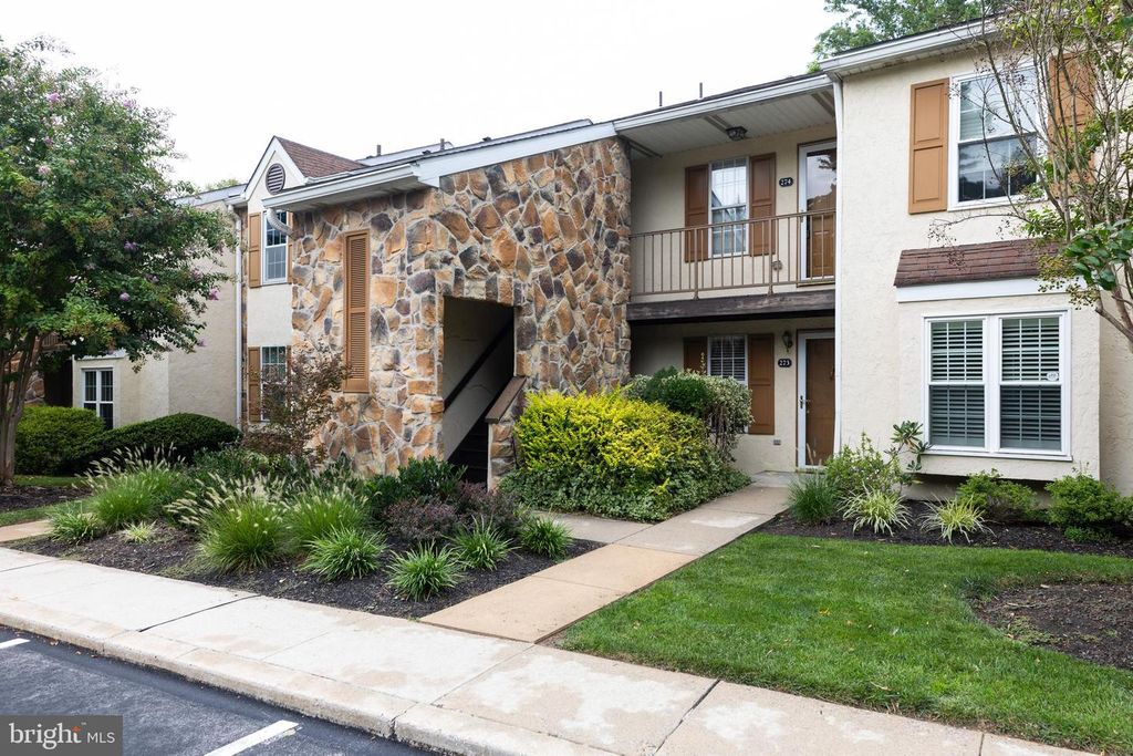 274 VALLEY STREAM LN, WAYNE, PA 19087 — photo 2