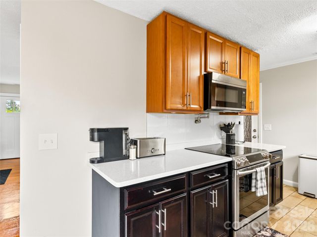 11 Oakley Dogwood Drive, Asheville, NC 28803