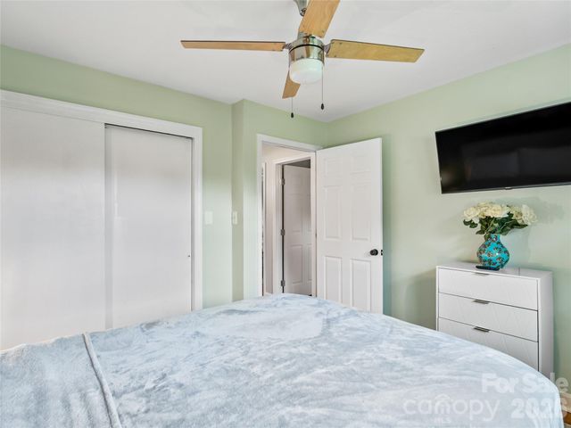 11 Oakley Dogwood Drive, Asheville, NC 28803