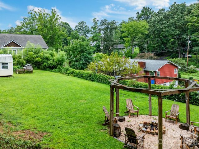 11 Oakley Dogwood Drive, Asheville, NC 28803