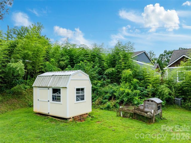 11 Oakley Dogwood Drive, Asheville, NC 28803