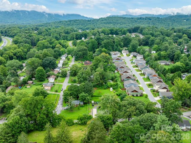 11 Oakley Dogwood Drive, Asheville, NC 28803