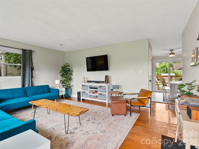 11 Oakley Dogwood Drive, Asheville, NC 28803