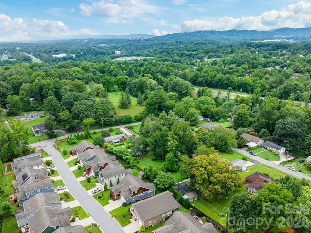 11 Oakley Dogwood Drive, Asheville, NC 28803