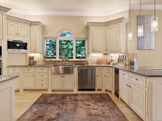 120 Hickory Ridge Drive, Highland Village, TX 75077