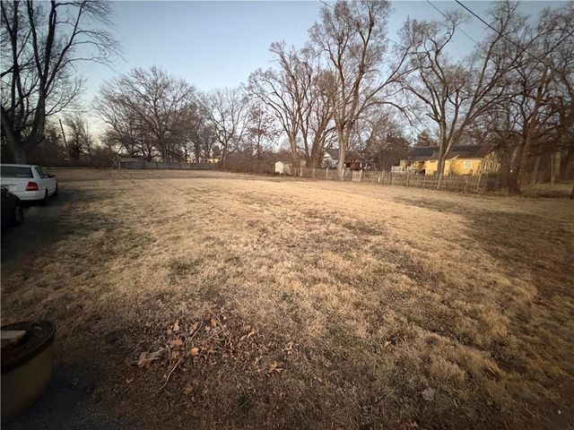 806 Zumwalt Avenue, Grandview, MO 64030