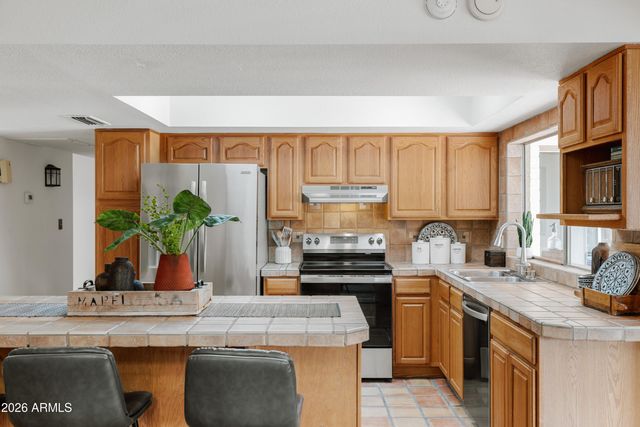 2713 W NIDO Avenue, Mesa, AZ 85202