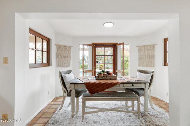 2713 W NIDO Avenue, Mesa, AZ 85202