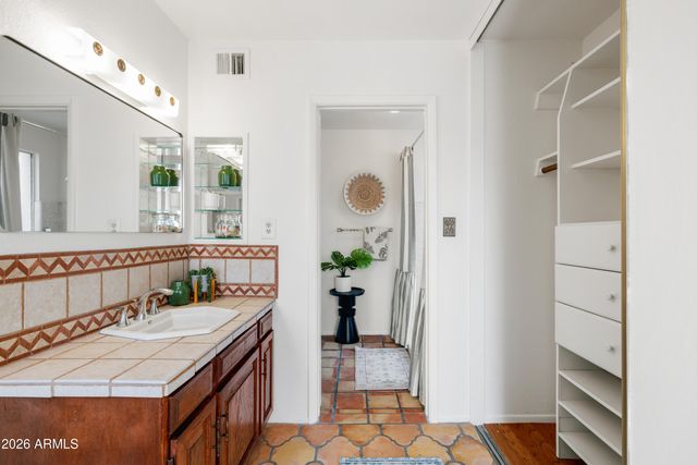 2713 W NIDO Avenue, Mesa, AZ 85202