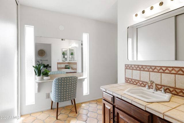 2713 W NIDO Avenue, Mesa, AZ 85202