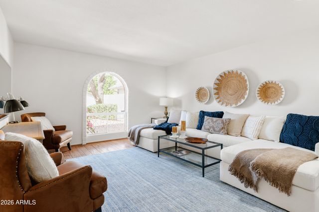 2713 W NIDO Avenue, Mesa, AZ 85202