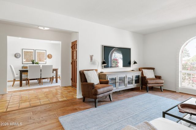 2713 W NIDO Avenue, Mesa, AZ 85202