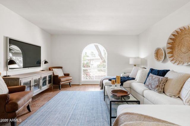 2713 W NIDO Avenue, Mesa, AZ 85202