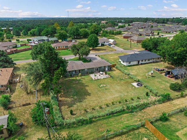 2108 W Harrison Avenue, Guthrie, OK 73044