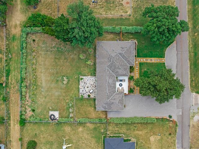 2108 W Harrison Avenue, Guthrie, OK 73044