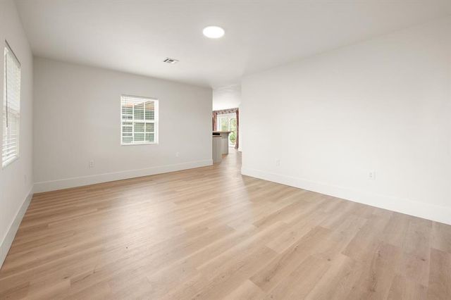 2108 W Harrison Avenue, Guthrie, OK 73044