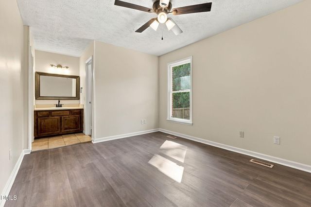 6836 Saint Julian Way, Fayetteville, NC 28314