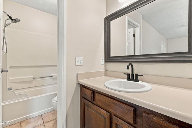 6836 Saint Julian Way, Fayetteville, NC 28314